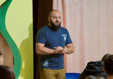 НЕТІШИН - ПЕРШИЙ У ШЕПЕТІВСЬКОМУ РАЙОНІ: РОЗПОЧАВ РОБОТУ ОСЕРЕДОК НАЦІОНАЛЬНОГО СПРОТИВУ