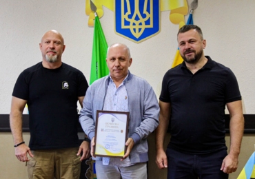 ПРАЦЮЮТЬ, ДОПОМАГАЮТЬ, ПІДТРИМУЮТЬ